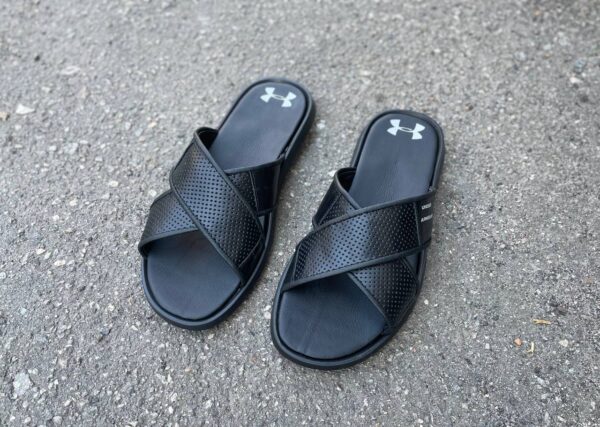 Чоловічі шкіряні шльопанці Under Armour Код: U 50 чор/сір